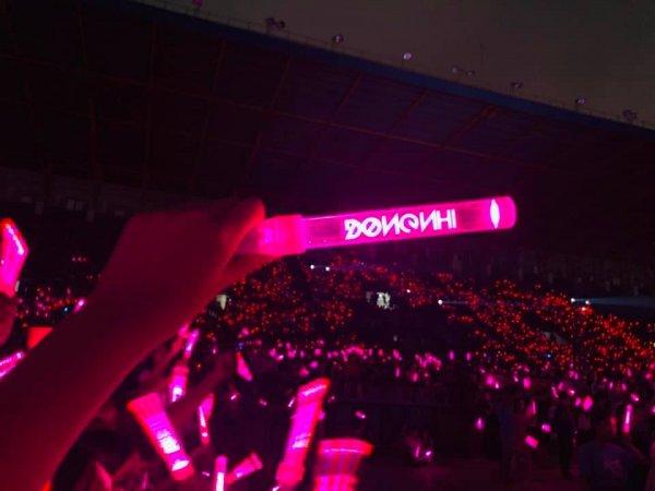 Tội thân Đông Nhi: Tung lightstick với công nghệ xịn sò nhất Vbiz mà fan lại chỉ liên tưởng lệch lạc-3