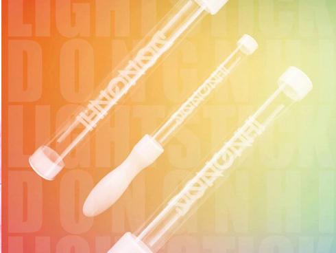 Tội thân Đông Nhi: Tung lightstick với công nghệ xịn sò nhất Vbiz mà fan lại chỉ liên tưởng lệch lạc