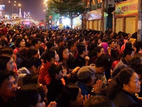 Trụ trì chùa Ba Vàng tổ chức hóa giải virus corona đã bị xử lý-3