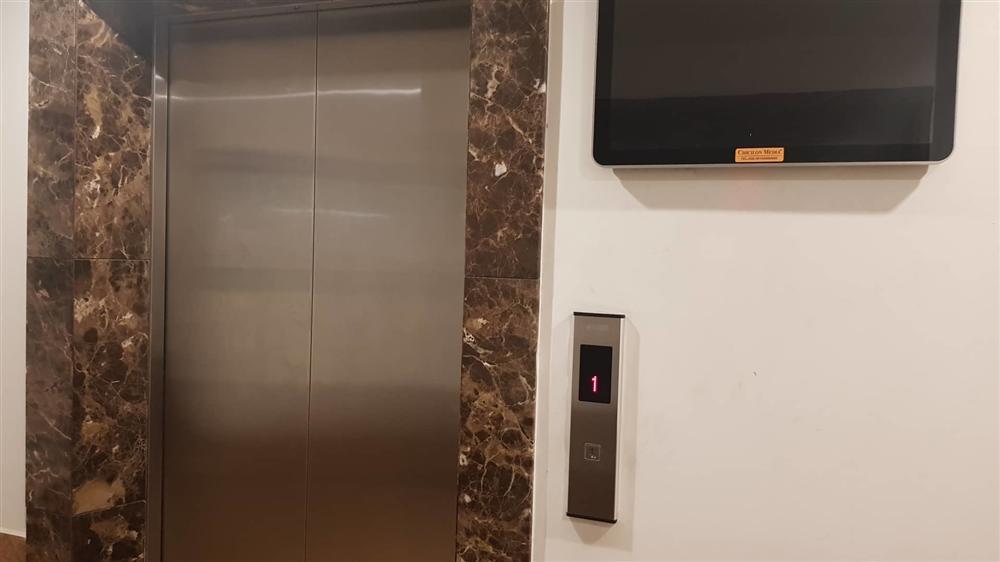 Công an điều tra vụ người đàn ông dâm ô bé gái trong thang máy-1