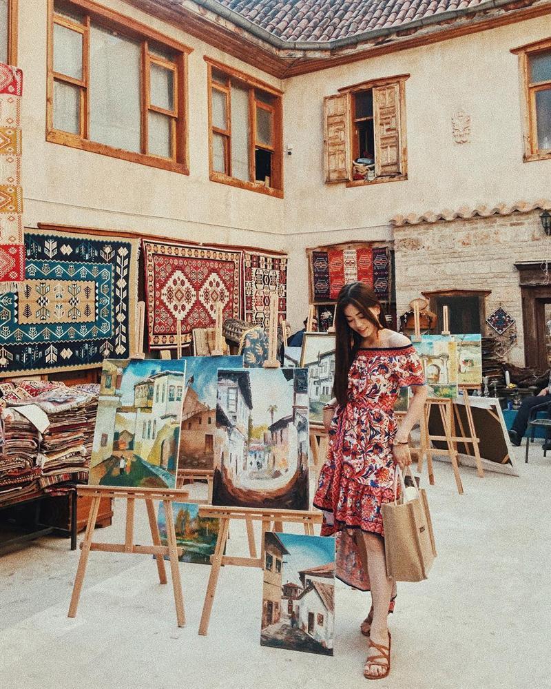 Cùng Bình An đi trốn ở Thổ Nhĩ Kỳ, Á hậu Bùi Phương Nga bị hỏi khó: Không sợ đại gia già đánh ghen à?-3