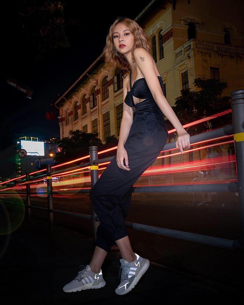 STREET STYLE giới trẻ: Jun Vũ - Han Sara đọ eo con kiến, Hoàng Ku khoe body mà fan chỉ chú ý vào nơi nhạy cảm-2