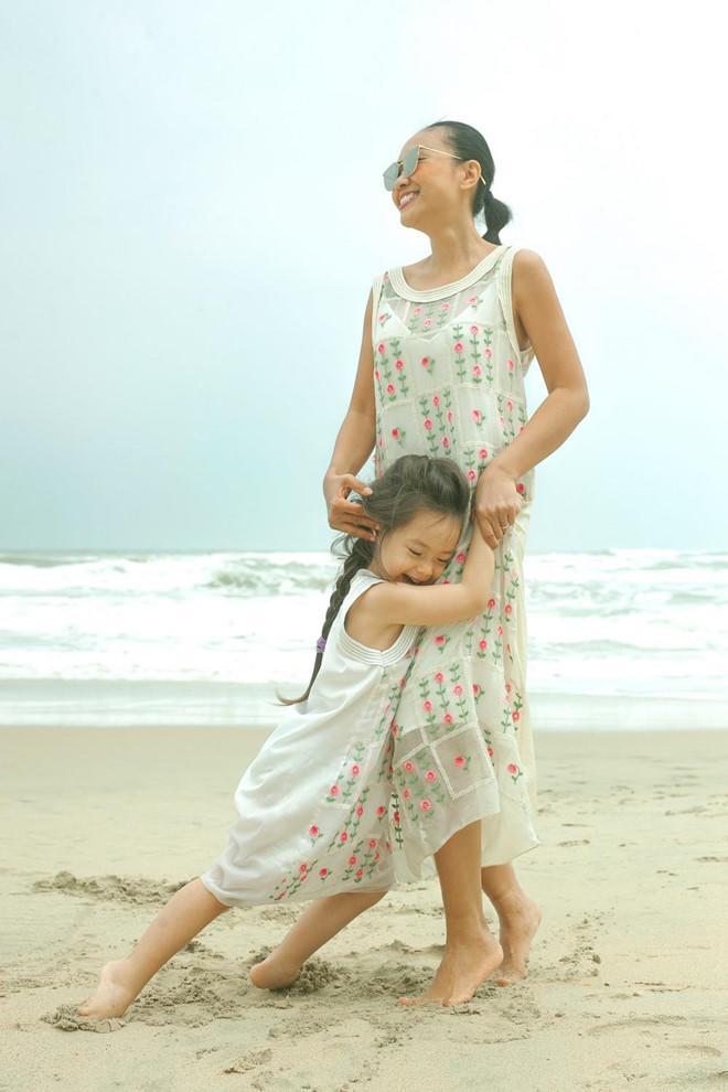 Mang vẻ đẹp lai đã đành, con gái 5 tuổi của Đoan Trang còn chứng minh đẳng cấp con nhà người ta khi nói tiếng Anh như gió-5