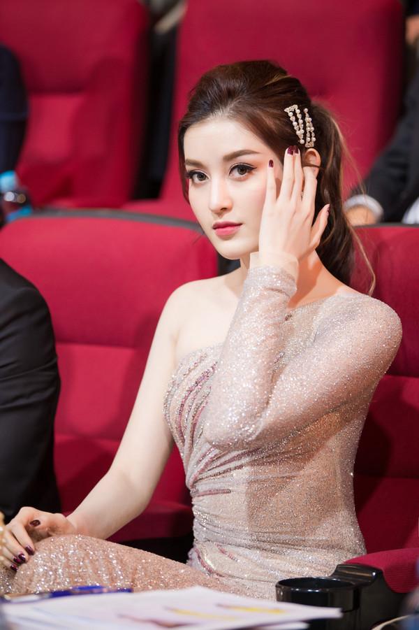 SAO MAKE OVER: Minh Hằng - Phạm Hương - Thu Thủy đồng loạt xuất hiện với gương mặt khác một trời một vực-8