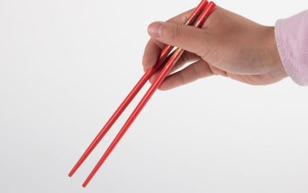 Cách cầm đũa bật mí vận mệnh giàu sang hay nghèo hèn-1