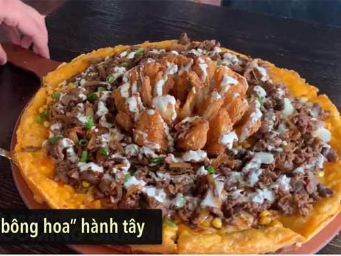 Pizza hành tây 'nở hoa' ngập thịt bò ngon khó cưỡng