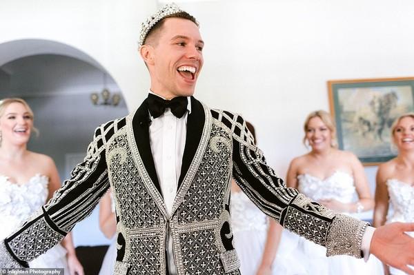 Choáng với siêu đám cưới 23 tỷ toàn kim cương và pha lê của cặp đồng tính nam-8