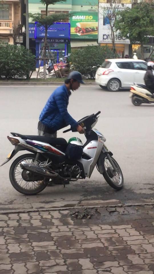 Chỉ vì không đổi được tiền lẻ, nam thanh niên cầm gạch đập thẳng vào đầu nữ nhân viên bán trà sữa ở Hà Nội-2