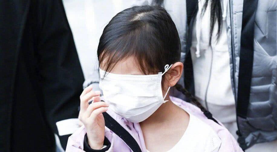 Sau phốt nói xấu Giả Nãi Lượng, Lý Tiểu Lộ tiếp tục bị chỉ trích vì dựa hơi con gái-3