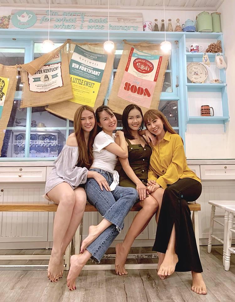 Thu Thủy nhiệt tình tư vấn thẩm mỹ nhưng liệu có ai dám nối gót cô khi thấy gương mặt tròn quay, sưng phồng thế này?-14