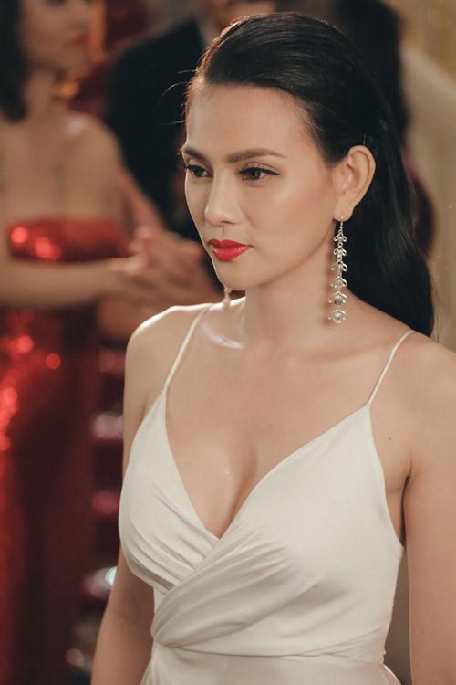 Thu Thủy nhiệt tình tư vấn thẩm mỹ nhưng liệu có ai dám nối gót cô khi thấy gương mặt tròn quay, sưng phồng thế này?-9