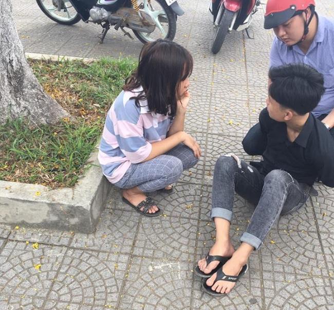 SỐC: Bị nhắc vì vượt đèn đỏ, sửu nhi 2K lấy dao đâm gục người đàn ông-1