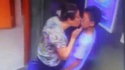 SỐC: Cậu bé bị bà cụ cưỡng hôn trong thang máy