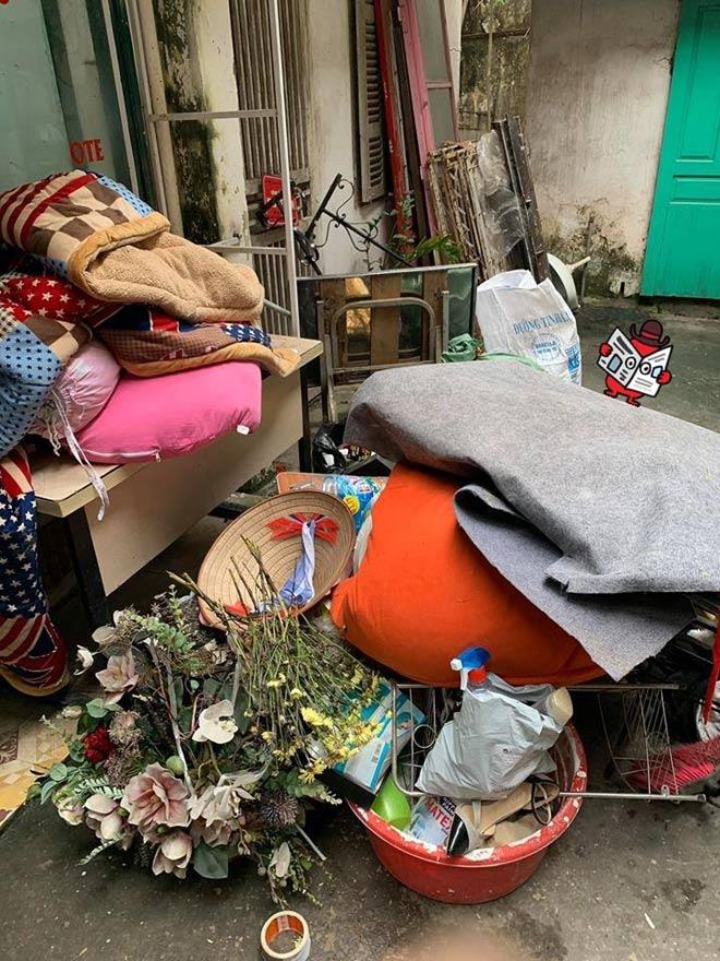 Ba gái xinh bị bóc phốt ở bẩn kinh hoàng, người khác nhìn vào choáng váng vì tưởng nhà hoang lâu năm-4