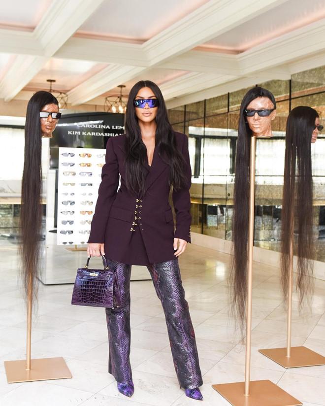 Kim Kardashian và chiêu trò quảng cáo kính râm gây sốc-1