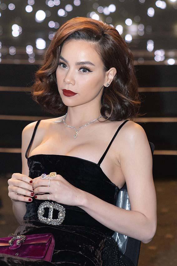 Trước khi bị nhắc nhở không đăng ảnh sex, Hồ Ngọc Hà từng nhiều lần phô diễn vòng 1 nghẹt thở-10