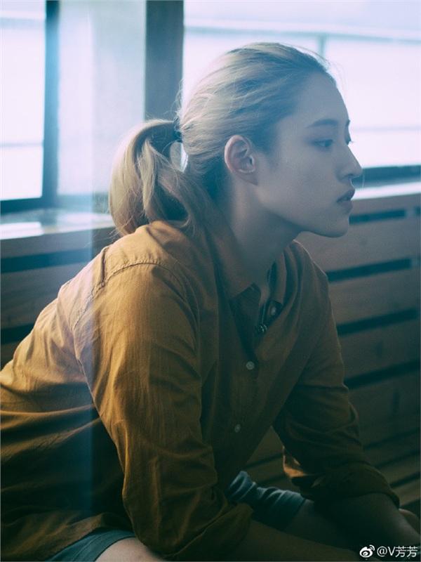 Cắt phăng mái tóc dài, cô nàng lột xác cool ngầu còn hơn cả soái ca-6