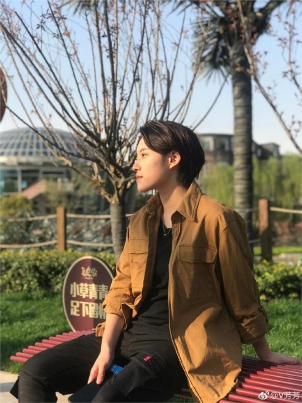 Cắt phăng mái tóc dài, cô nàng lột xác cool ngầu còn hơn cả soái ca-3