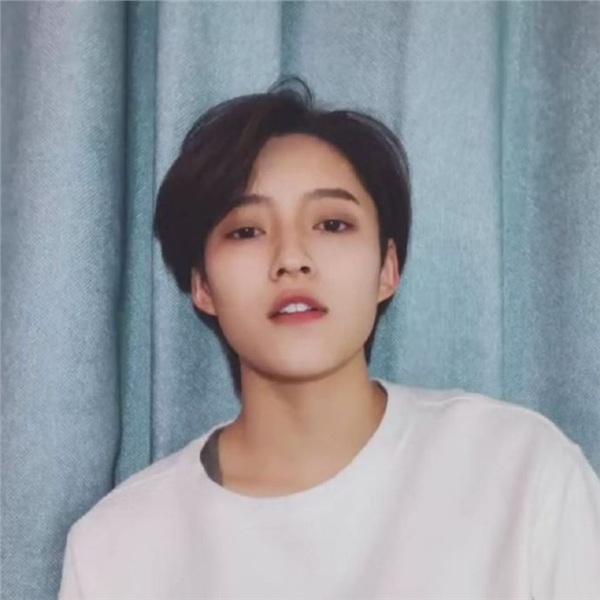 Cắt phăng mái tóc dài, cô nàng lột xác cool ngầu còn hơn cả soái ca-4