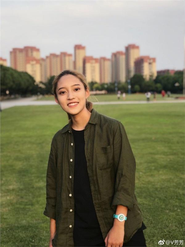 Cắt phăng mái tóc dài, cô nàng lột xác cool ngầu còn hơn cả soái ca-7