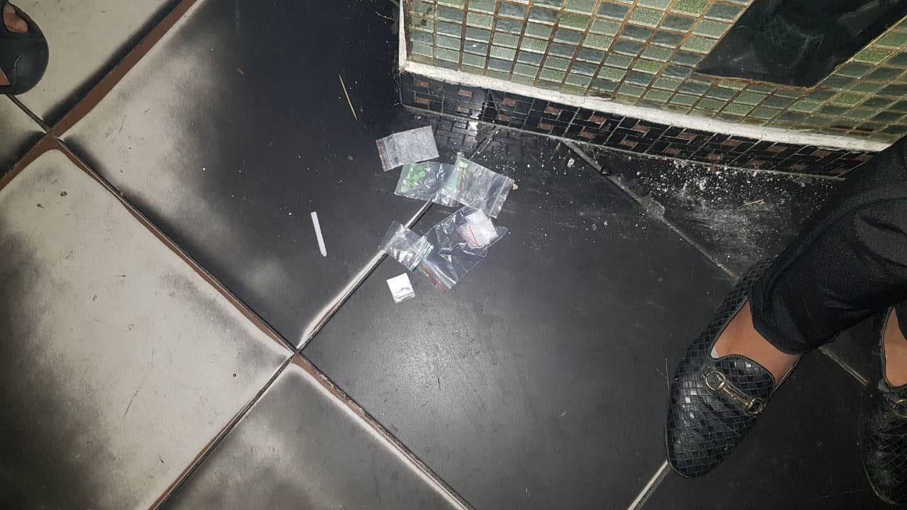 Cảnh sát bao vây quán bar ở Sài Gòn, phát hiện gần 150 dân chơi nghi phê ma tuý-2