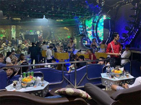 Cảnh sát bao vây quán bar ở Sài Gòn, phát hiện gần 150 'dân chơi' nghi phê ma tuý