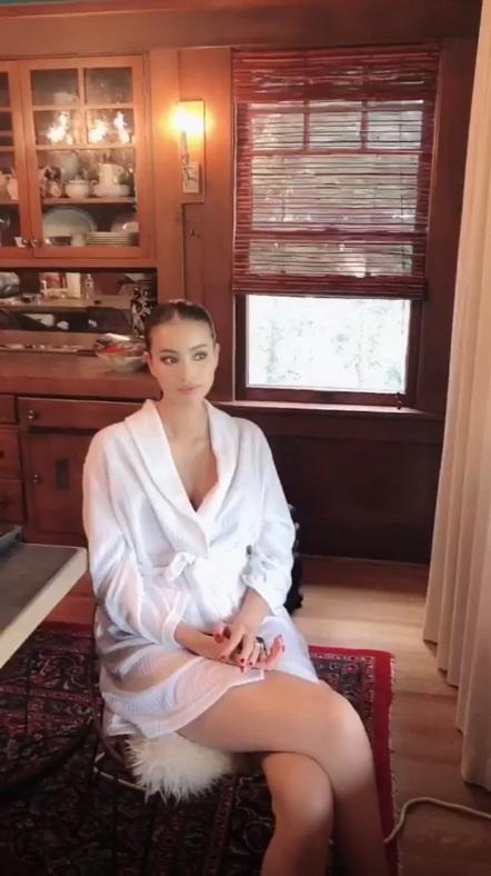 Phạm Hương tiếp tục khiến dân tình hoang mang vì gương mặt lạ đến mức không nhận ra-3