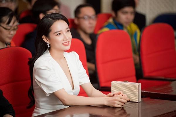 Nhã Phương từng sang Anh học làm nail và vác bụng bầu giả để nhập vai-5