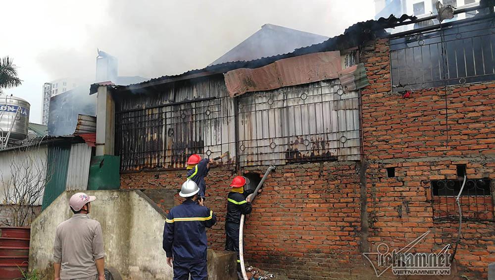 Cửa hàng thịt chó bốc cháy, dãy nhà ven hồ Tây đỏ rực-7