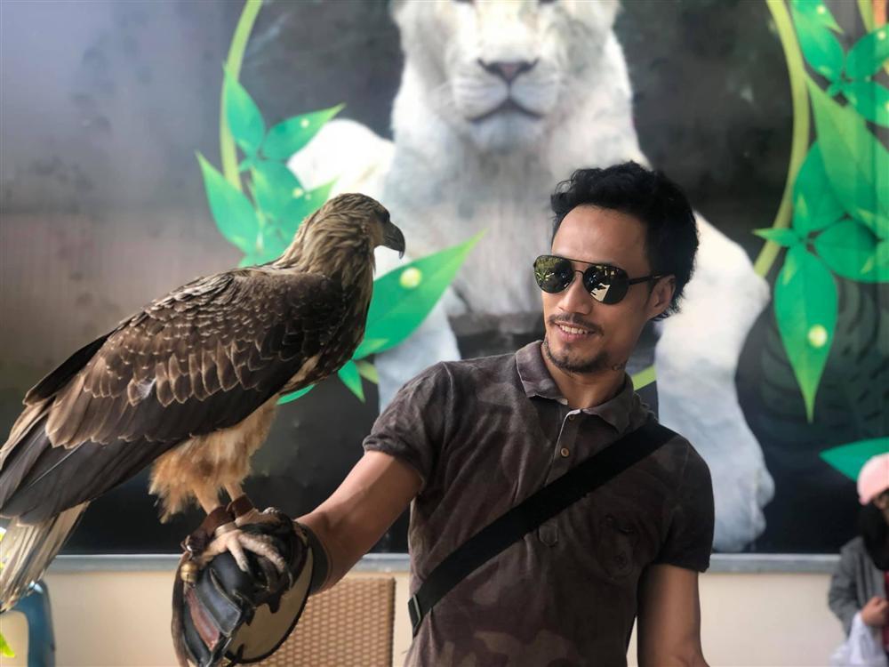 Phạm Anh Khoa hát trong tiếng reo hò của khán giả, bà xã vui mừng bởi chồng vẫn được yêu thương sau bê bối gạ tình-7