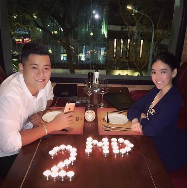 Choáng với độ chiều vợ của người chồng trong bức ảnh đội mưa chạy xe máy đuổi theo taxi-8