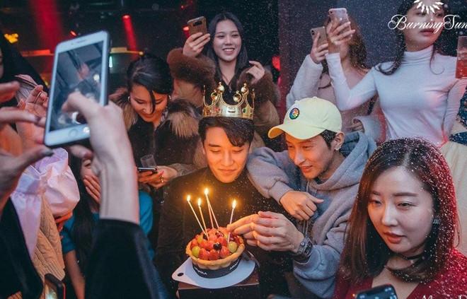 Hộp đêm cũ của Seungri thuê trẻ vị thành niên, dính líu Hội Tam Hoàng-1