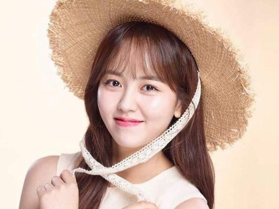 'Em gái mưa' Kim So Hyun được khen ngợi hết lời nhờ hoạt động quyên góp từ thiện