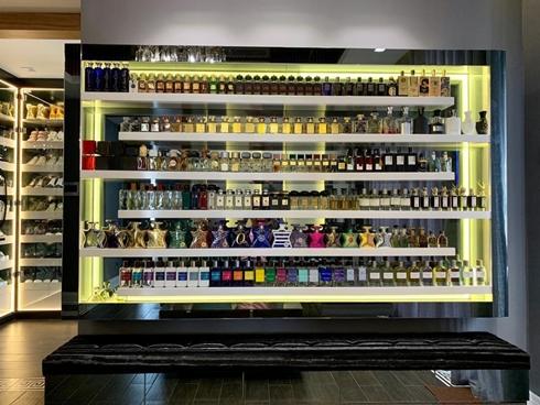 Choáng ngợp với chai nước hoa 3 lít, có giá gần 1,3 triệu đô-3