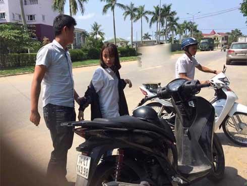 Nhức nhối trong tuần: Bạn gái kẻ đâm chết người chỉ vì bị nhắc vượt đèn đỏ có mặt ở đám tang vì mục đích gì?-2