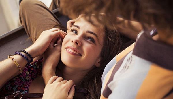 Phát hiện người yêu say nắng với gái quán bar, tôi tìm đến tình một đêm-2