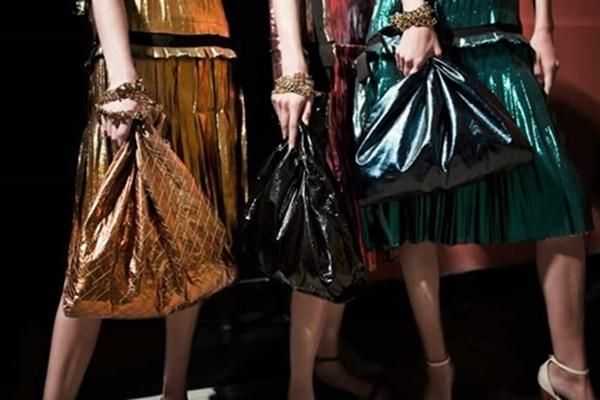 Túi xách 120 triệu đồng, sơ mi 24 triệu đồng bị chê như hàng chợ-12