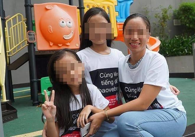 Dân Galaxy 9 mặc áo đồng phục lên án hành vi sàm sỡ bé gái-2