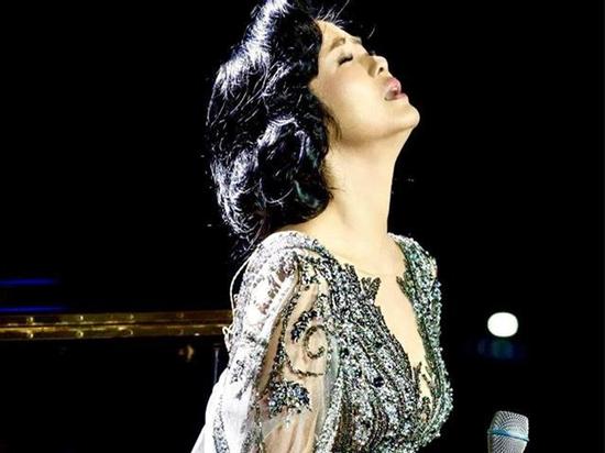 Sau Hà Kiều Anh đến lượt Bằng Kiều và chồng Đoan Trang động viên, cho Hồng Nhung lời khuyên giữa ồn ào đời tư