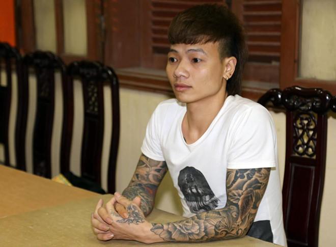 Khá Bảnh tạm biệt mái tóc bờm ngựa trong thời gian bị tạm giam chờ điều tra xét hỏi-2