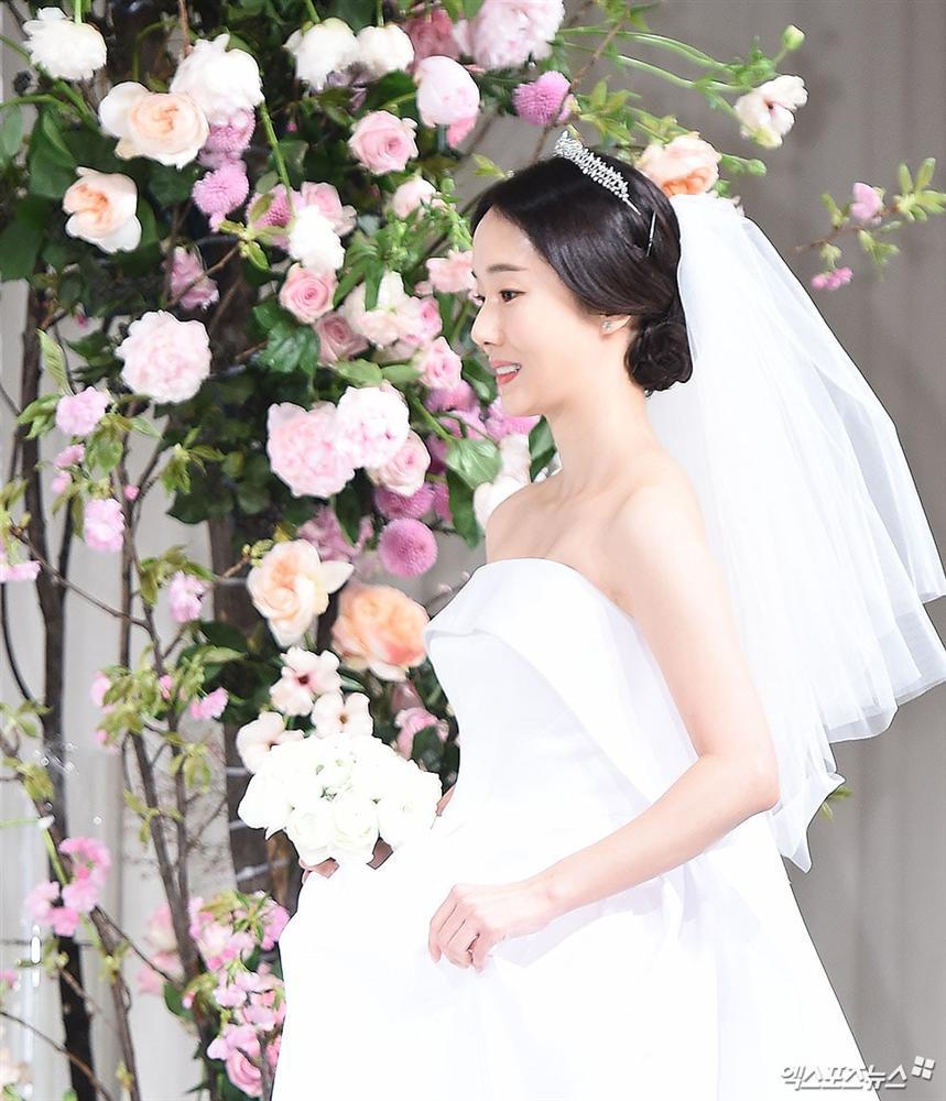 Dàn mỹ nhân đình đám khoe nhan sắc bất phân thắng bại tại hôn lễ của Ảnh hậu xứ Hàn-1
