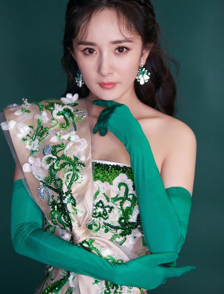 10 ngôi sao có giá trị thương mại cao nhất 2019: Dương Mịch và Địch Lệ Nhiệt Ba cạnh tranh gay gắt nhưng vẫn thua người này-7