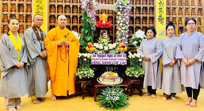 Thúy Nga và Phật tử tụng kinh, cầu siêu cho Anh Vũ ở chùa-2