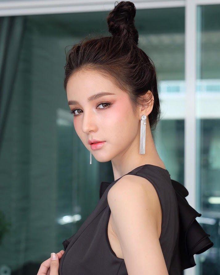 2 nhan sắc ngây thơ đình đám hội ngộ: Phần thắng nghiêng về Ngọc Trinh hay thần tiên tỉ tỉ Thái Lan?-5