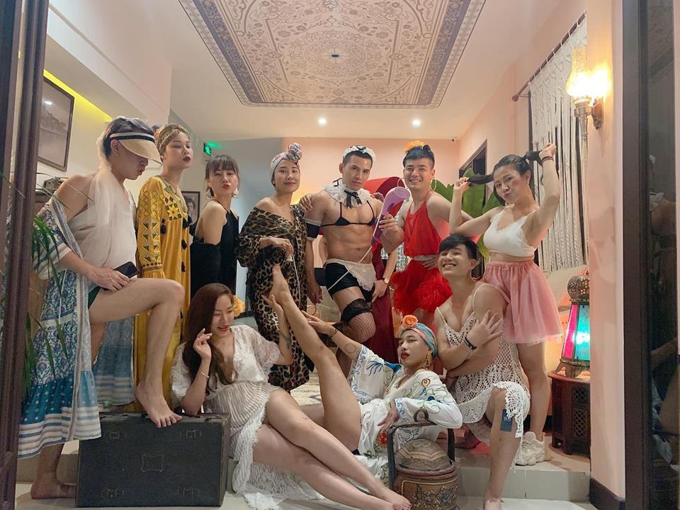 ẢNH SỐC: Ngã ngửa với màn hóa trang cực kì gợi tình của Quốc Thiên - Hoàng Ku-1