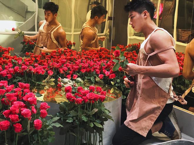 Quán đông khách nhờ có dàn trai xinh gái đẹp này bán hàng-3