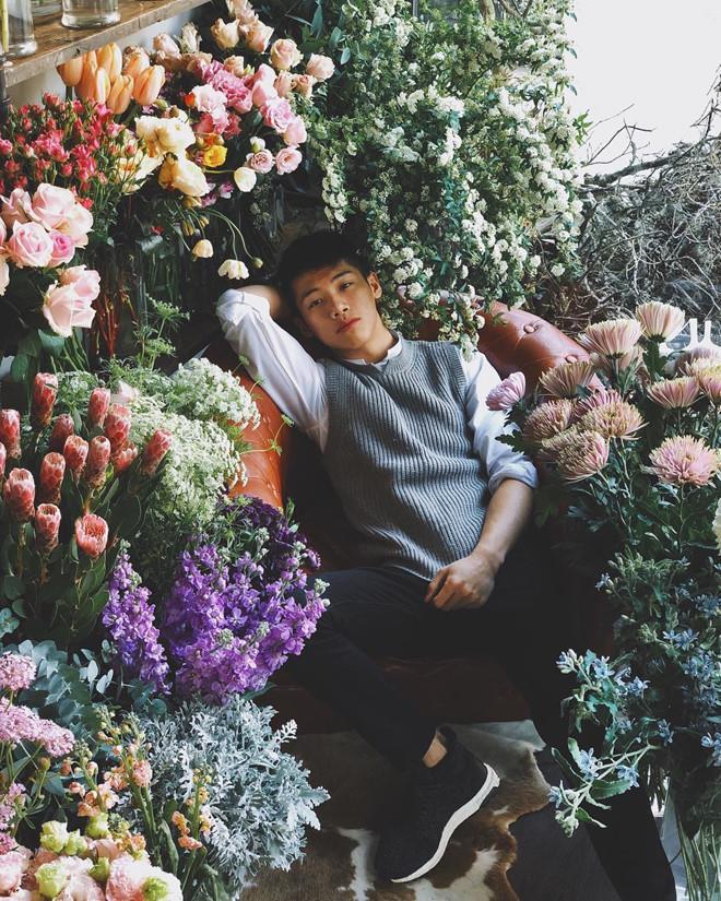 Quán đông khách nhờ có dàn trai xinh gái đẹp này bán hàng-4