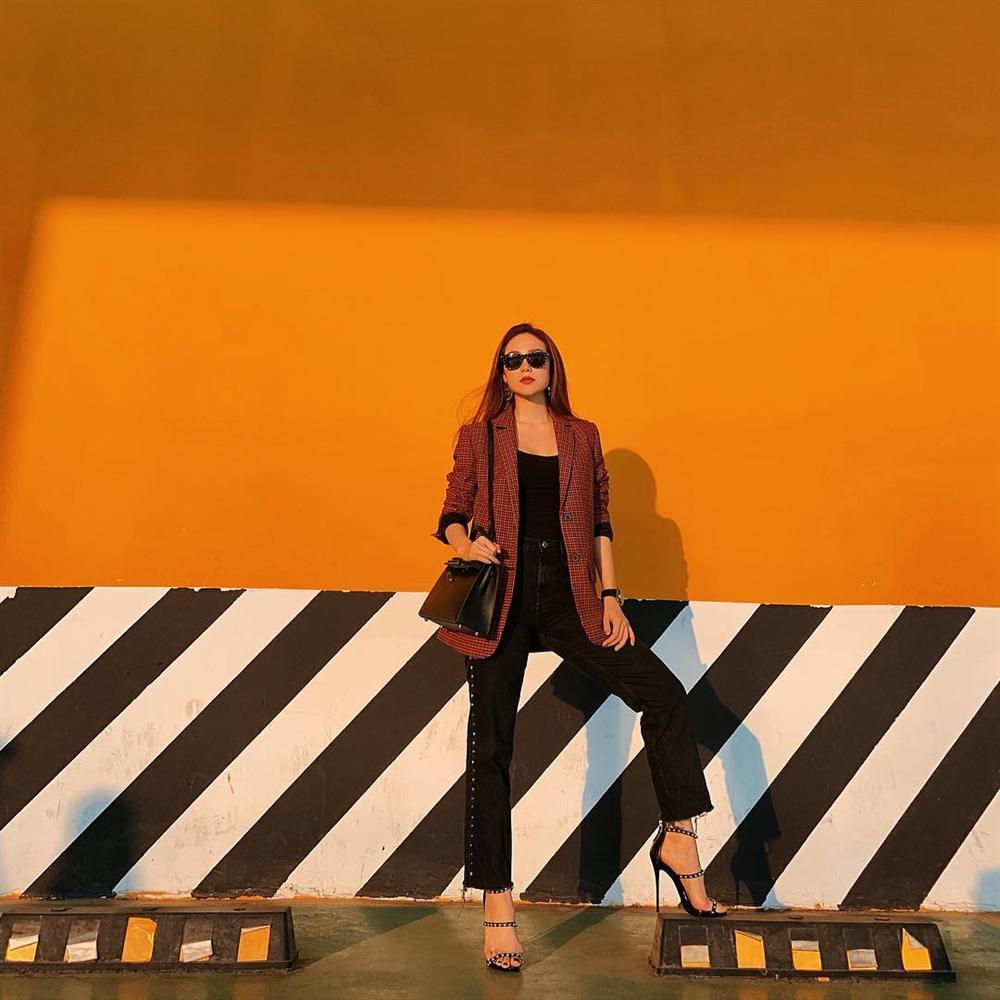 Bất chấp đời tư ồn ào, Phạm Hương sexy khoe dáng nuột nà-6