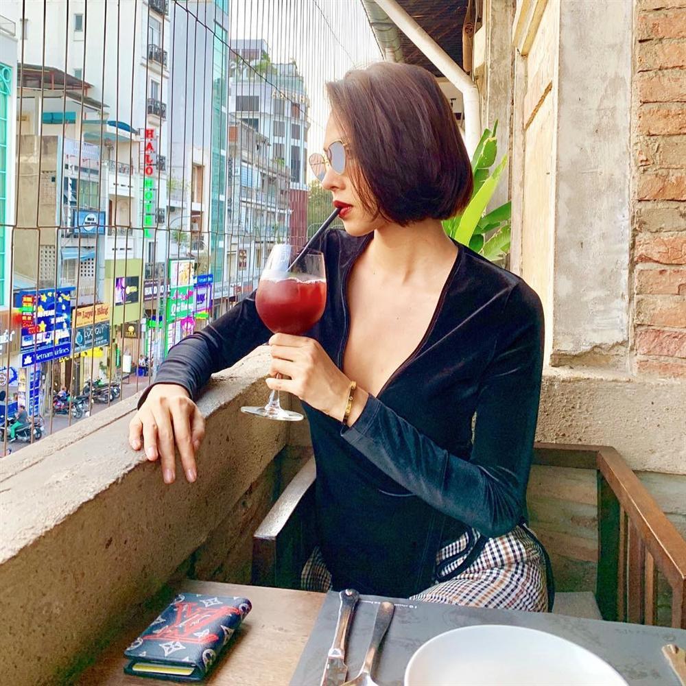 Bất chấp đời tư ồn ào, Phạm Hương sexy khoe dáng nuột nà-7