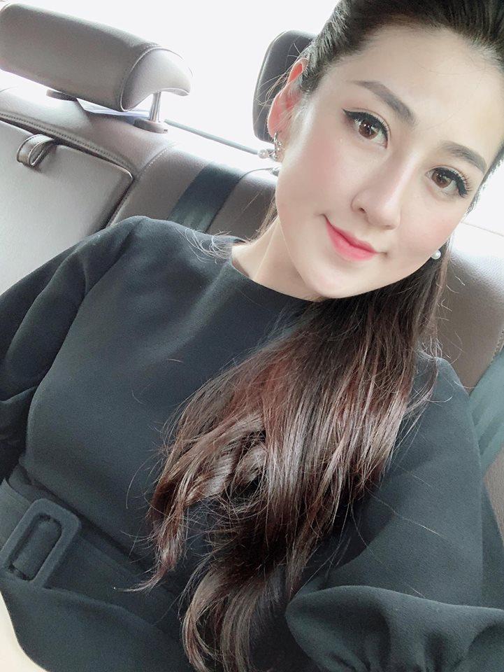 Bất chấp đời tư ồn ào, Phạm Hương sexy khoe dáng nuột nà-10